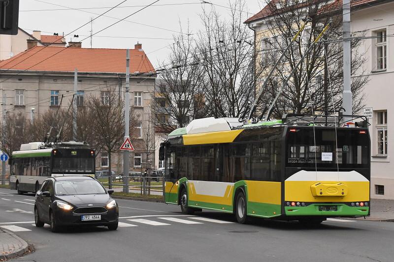 Budapešť, Galati, Vilnius, Zllín či Žilina. Testované trolejbusy v ulicích Plzně.