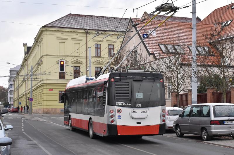 Budapešť, Galati, Vilnius, Zllín či Žilina. Testované trolejbusy v ulicích Plzně.