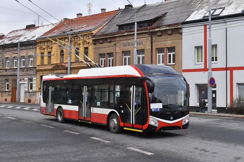 Budapešť, Galati, Vilnius, Zllín či Žilina. Testované trolejbusy v ulicích Plzně.