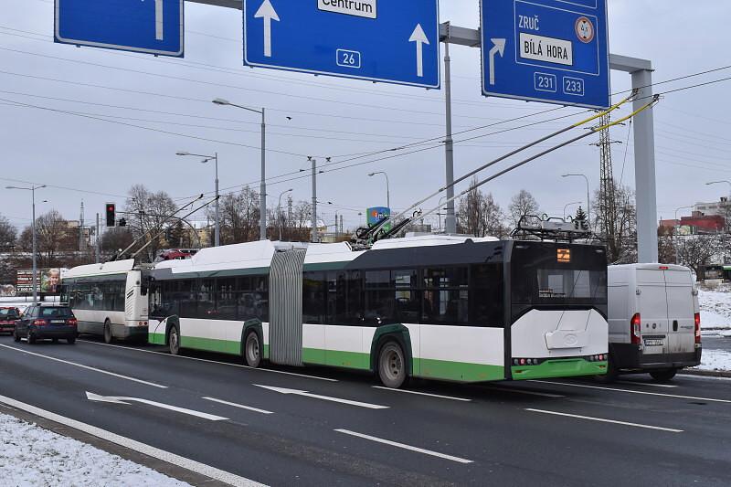 Budapešť, Galati, Vilnius, Zllín či Žilina. Testované trolejbusy v ulicích Plzně.