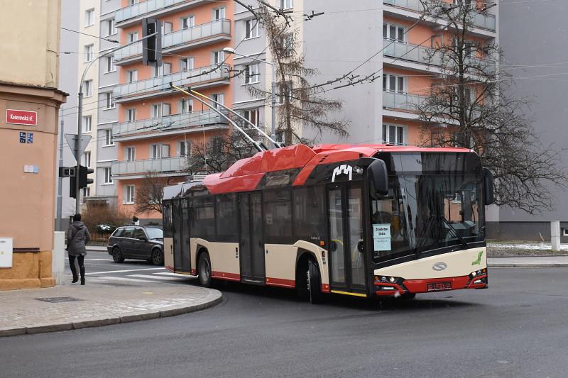 Budapešť, Galati, Vilnius, Zllín či Žilina. Testované trolejbusy v ulicích Plzně.