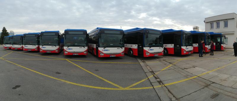 Nové nízkopodlažní autobusy v provozu na linkách PID