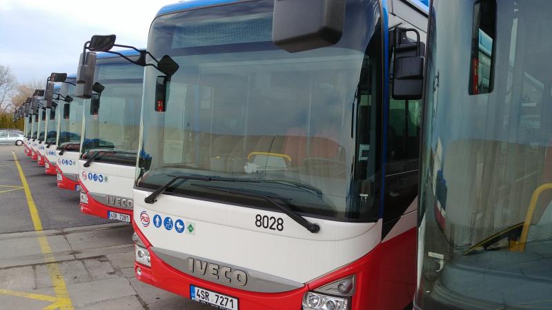 Nové nízkopodlažní autobusy v provozu na linkách PID