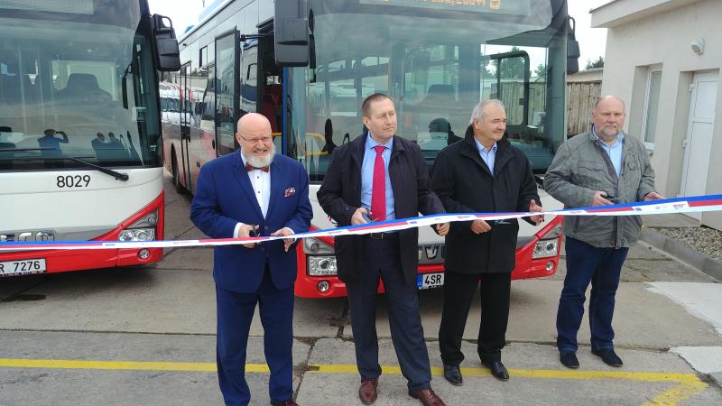 Nové nízkopodlažní autobusy v provozu na linkách PID