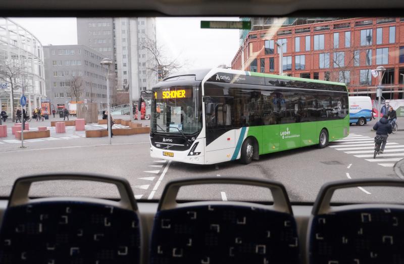 Pět elektrických autobusů Volvo je v provozu v nizozemském Leidenu