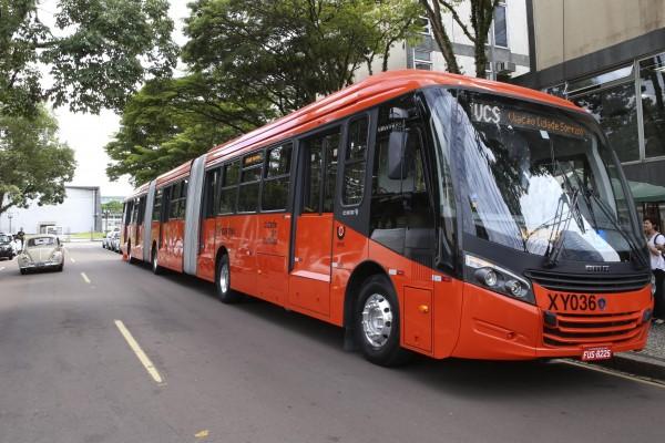 První dvoukloubové autobusy Scania v Brazílii