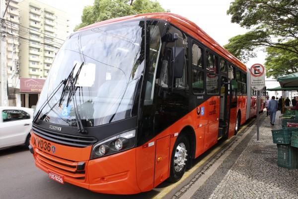 První dvoukloubové autobusy Scania v Brazílii