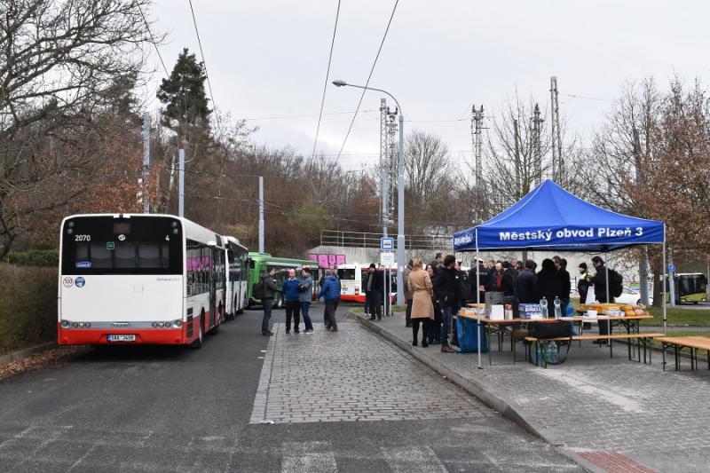 Testování průjezdnosti autobusů plzeňským Výsluním