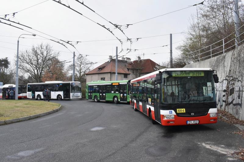 Testování průjezdnosti autobusů plzeňským Výsluním