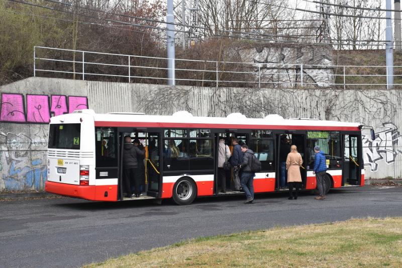 Testování průjezdnosti autobusů plzeňským Výsluním