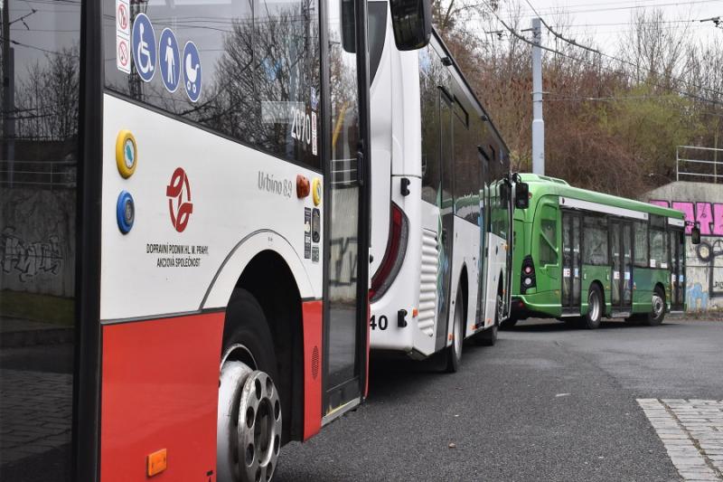 Testování průjezdnosti autobusů plzeňským Výsluním