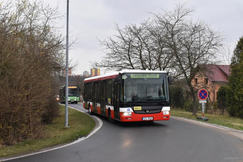 Testování průjezdnosti autobusů plzeňským Výsluním