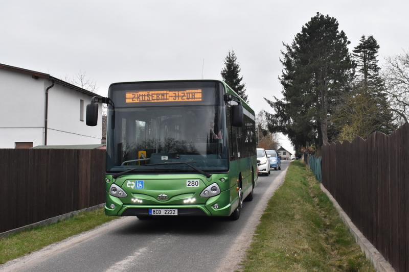 Testování průjezdnosti autobusů plzeňským Výsluním