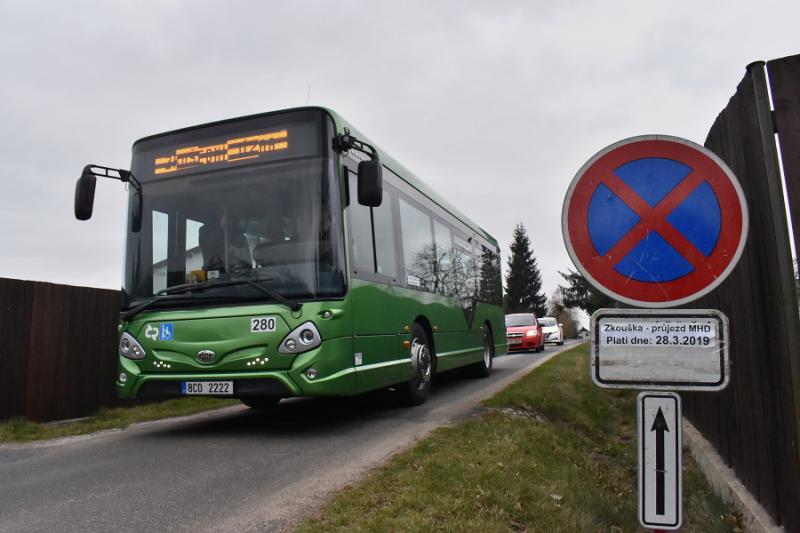 Testování průjezdnosti autobusů plzeňským Výsluním