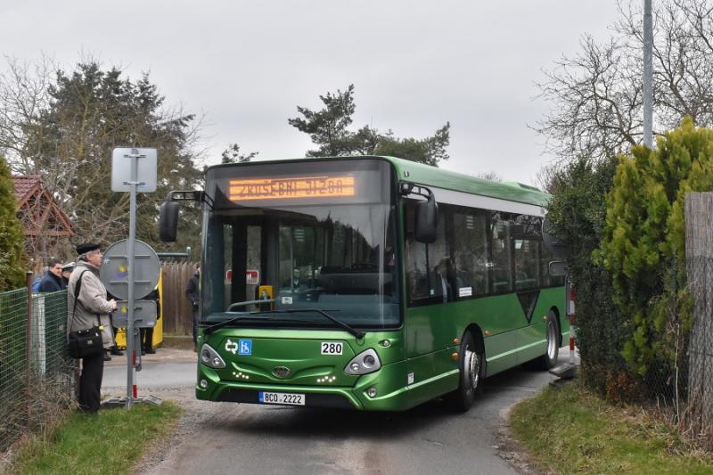 Testování průjezdnosti autobusů plzeňským Výsluním