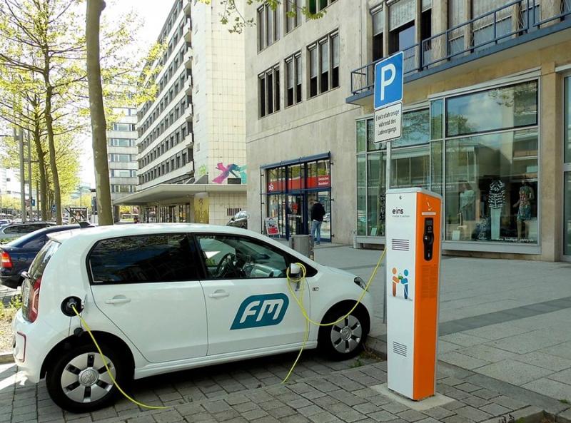 Registr vozidel upozorní na končící technickou, zavádějí se značky pro elektromobily