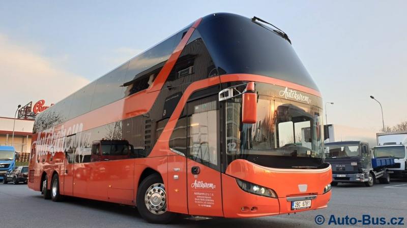 Designový autokar NEOPLAN Skyliner na našich silnicích