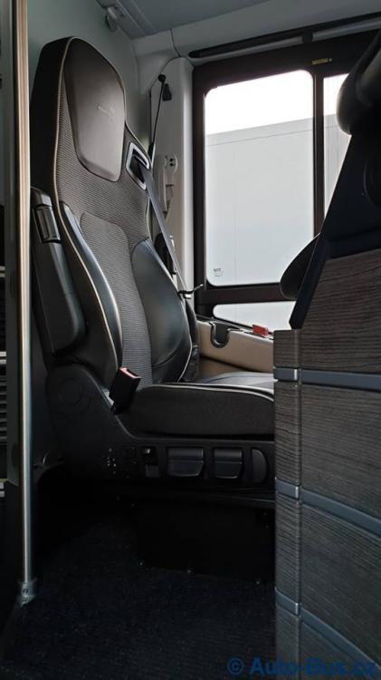 Designový autokar NEOPLAN Skyliner na našich silnicích