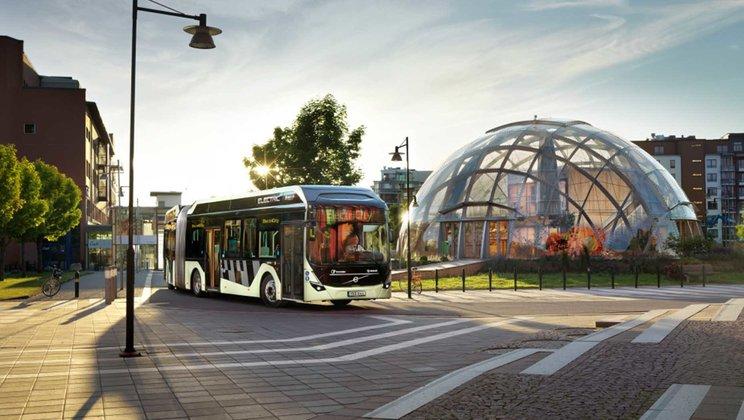 Ve švédském Göteborgu rok testují elektrické kloubové autobusy