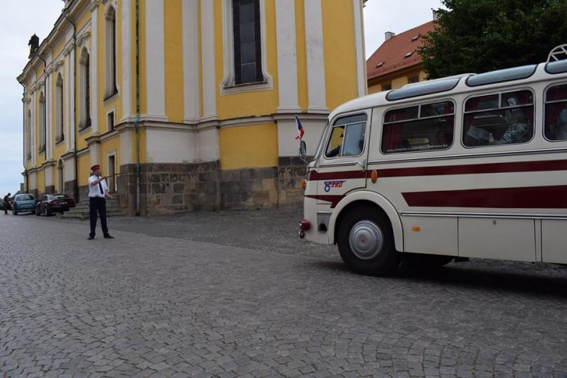 Provoz historické autobusové linky Zubrnice - Úštěk zahájen