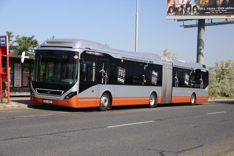 Na zkoušku s hybridním kloubovým autobusem Volvo 7900 LAH