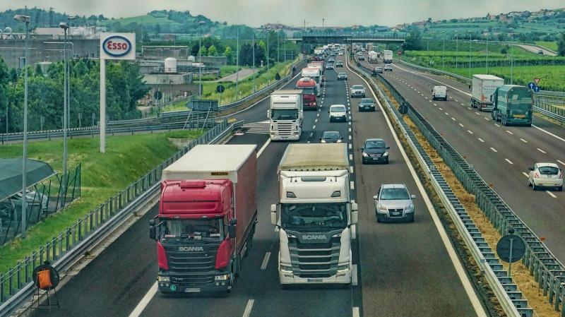 Česmad: Nedělní zákaz jízdy kamionů potopí moravské dopravce