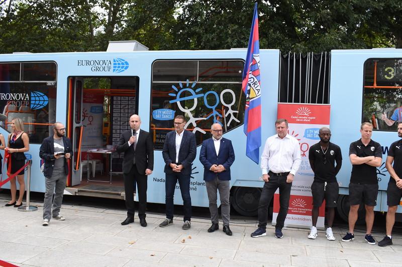 Darujte naději s pomocí plzeňské tramvaje