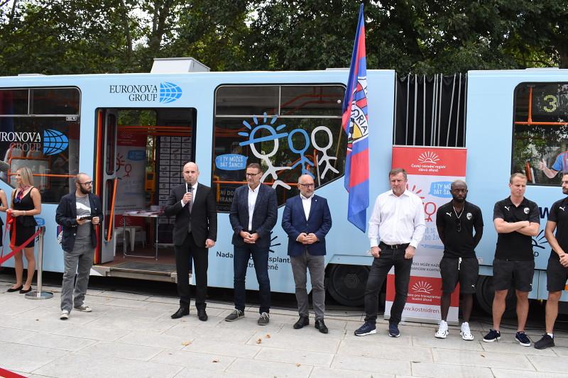 Darujte naději s pomocí plzeňské tramvaje