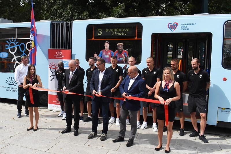 Darujte naději s pomocí plzeňské tramvaje