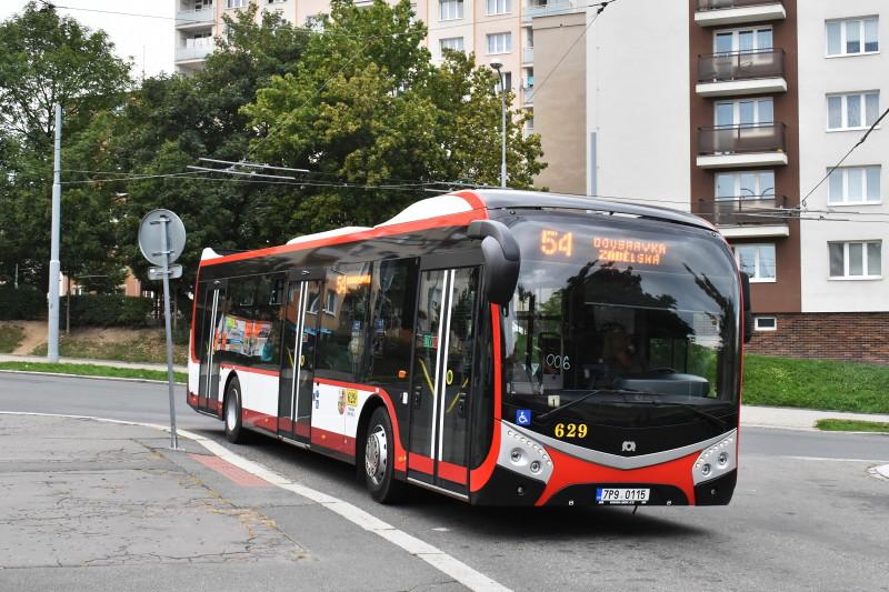 V Plzni vyjel první autobus SOR NS 12