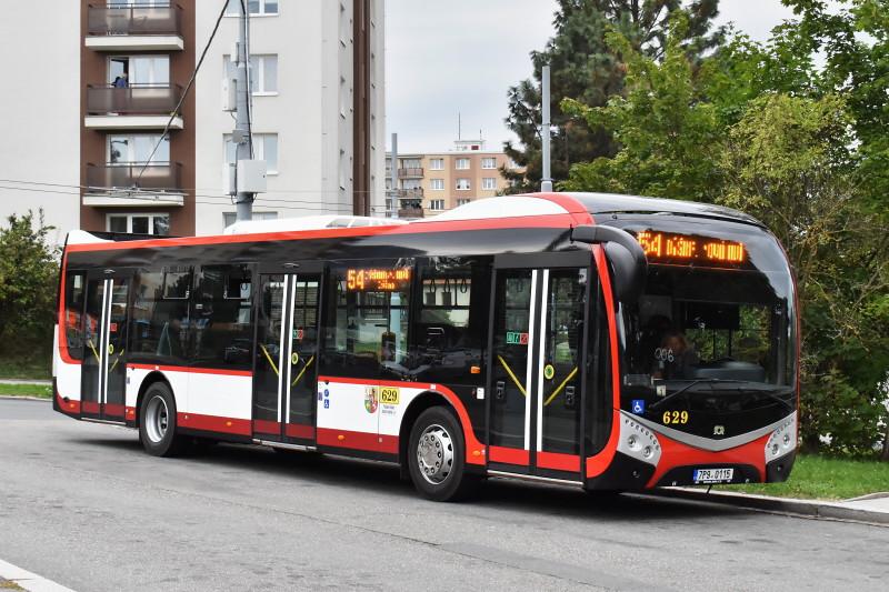 V Plzni vyjel první autobus SOR NS 12