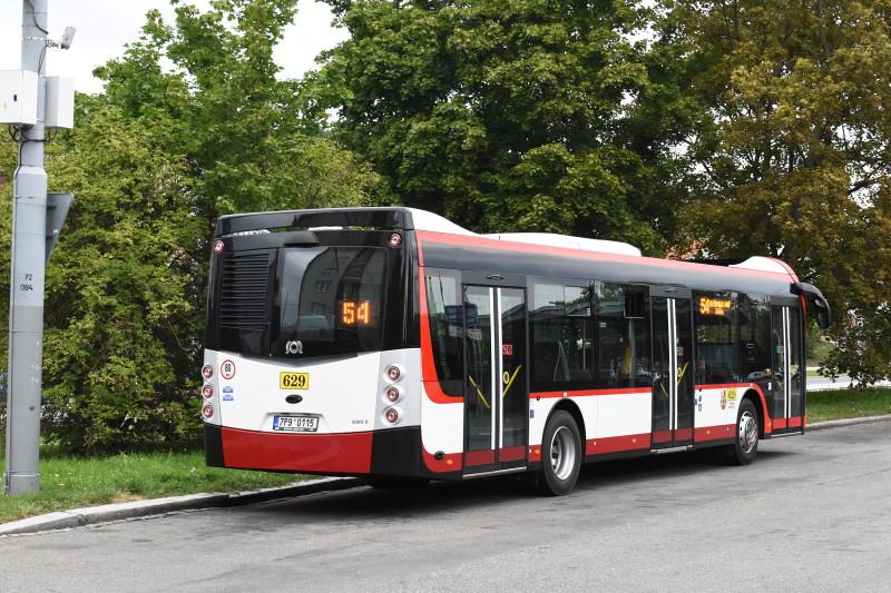 V Plzni vyjel první autobus SOR NS 12
