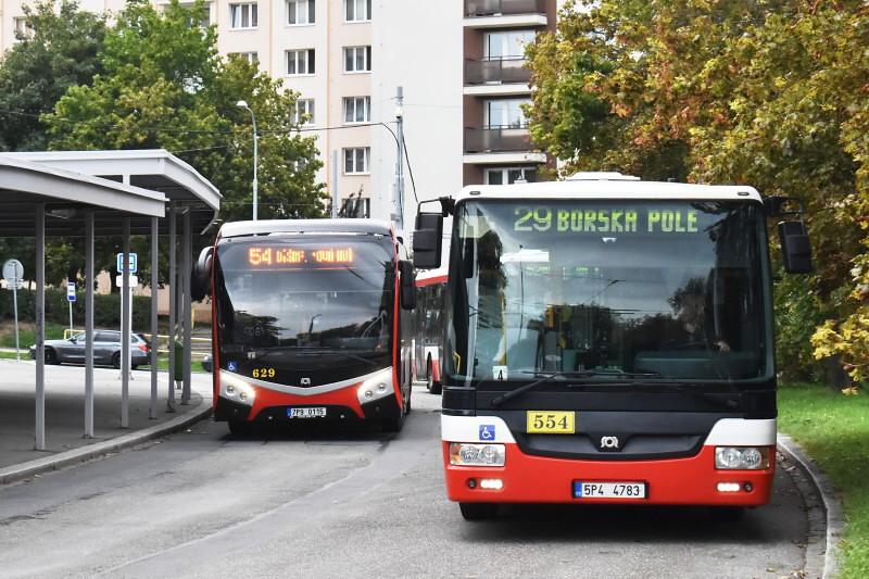 V Plzni vyjel první autobus SOR NS 12