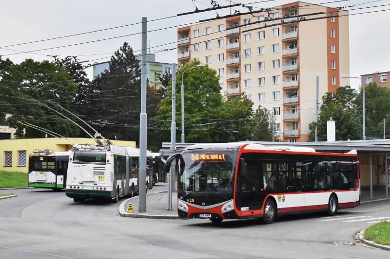 V Plzni vyjel první autobus SOR NS 12