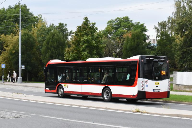 V Plzni vyjel první autobus SOR NS 12