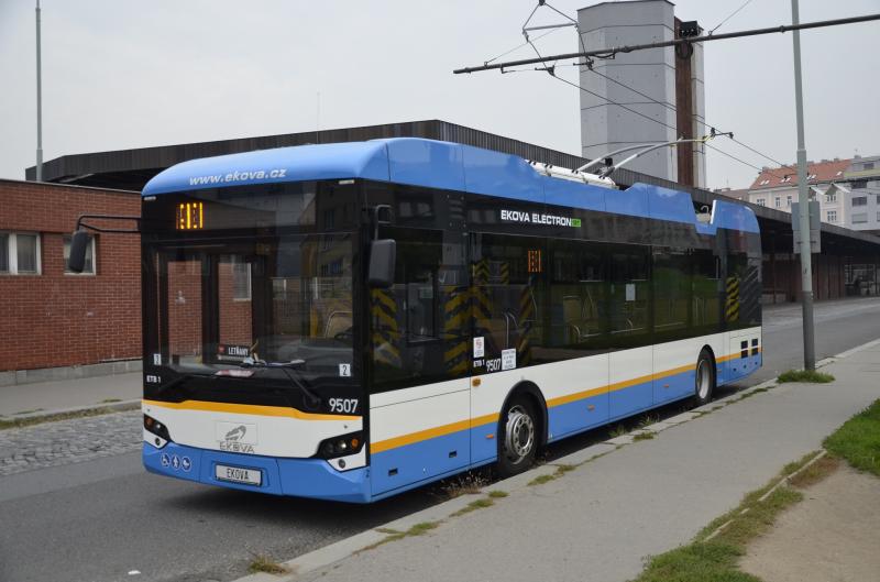 Trolejbus EKOVA ELECTRON 12T na lince č. 58 v Praze