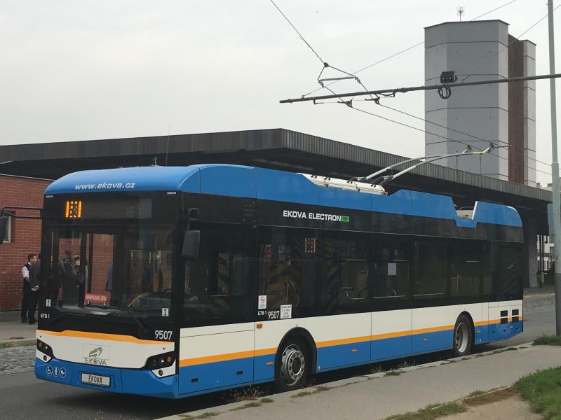 Trolejbus EKOVA ELECTRON 12T na lince č. 58 v Praze