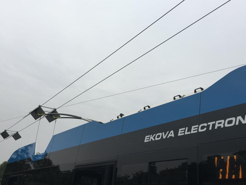 Trolejbus EKOVA ELECTRON 12T na lince č. 58 v Praze