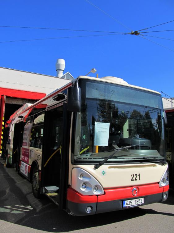 Jihlavané minulou neděli vyzkoušeli nový trolejbus Škoda 32 Tr