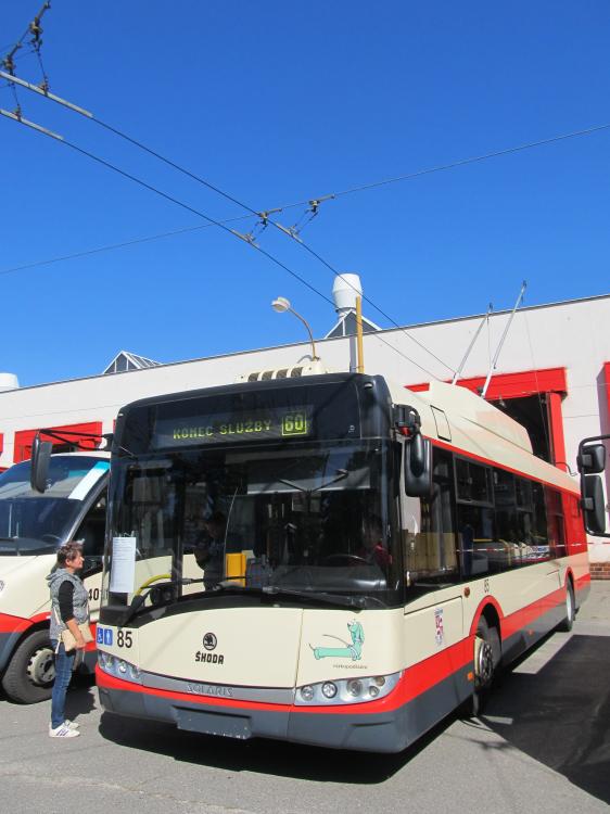 Jihlavané minulou neděli vyzkoušeli nový trolejbus Škoda 32 Tr