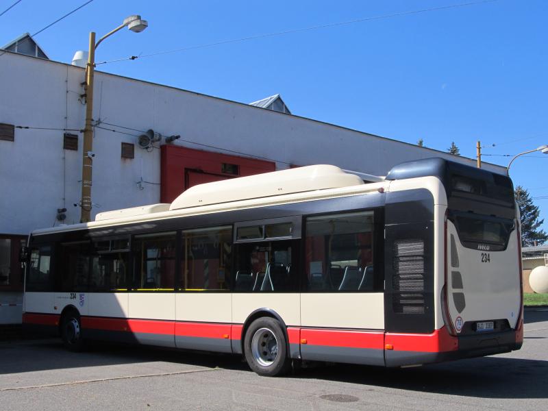 Jihlavané minulou neděli vyzkoušeli nový trolejbus Škoda 32 Tr