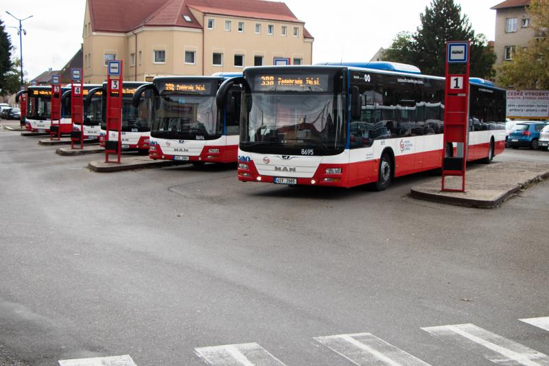Na Nymbursku vyjedou 7. října nové kloubové autobusy