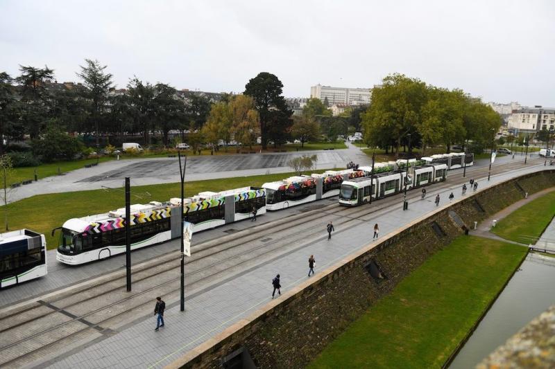 Nantes uvádí do provozu nejdelší evropský elektrický autobus