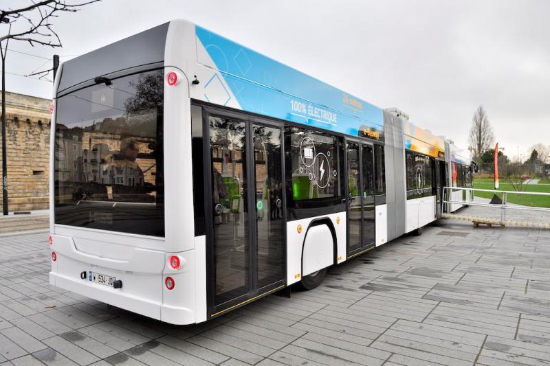Nantes uvádí do provozu nejdelší evropský elektrický autobus