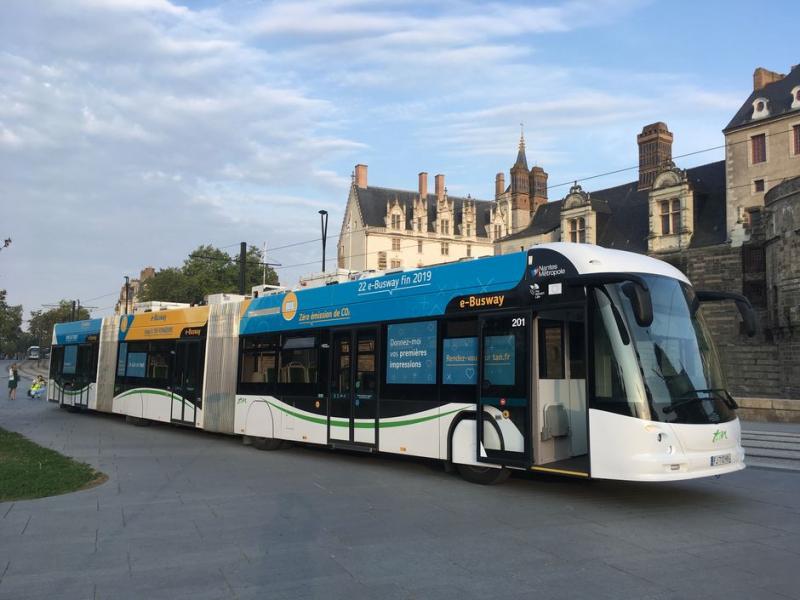 Tříčlánkový elektrický autobus HESS na Busworld 2019