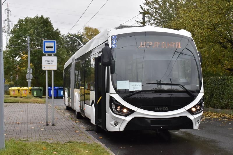 Kluž, Limoges, Pardubice, Riga, Saint-Étienne či Teplice. Testované trolejbusy v ulicích Plzně