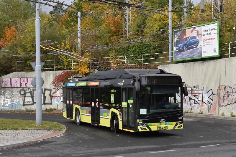 Kluž, Limoges, Pardubice, Riga, Saint-Étienne či Teplice. Testované trolejbusy v ulicích Plzně