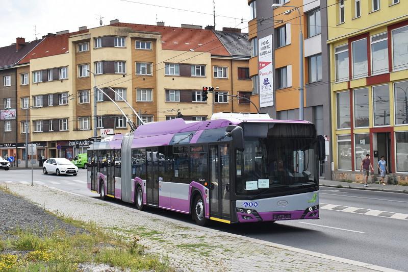 Kluž, Limoges, Pardubice, Riga, Saint-Étienne či Teplice. Testované trolejbusy v ulicích Plzně