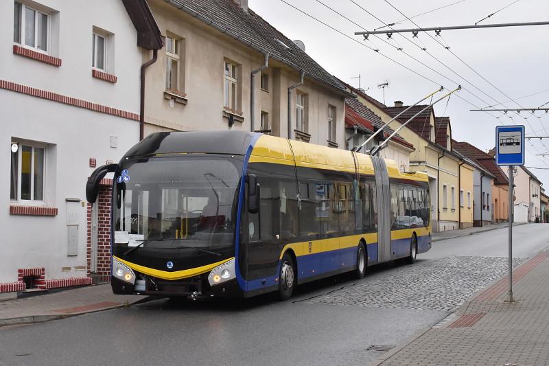Kluž, Limoges, Pardubice, Riga, Saint-Étienne či Teplice. Testované trolejbusy v ulicích Plzně