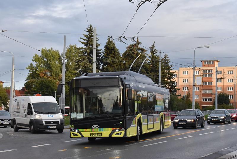 Kluž, Limoges, Pardubice, Riga, Saint-Étienne či Teplice. Testované trolejbusy v ulicích Plzně